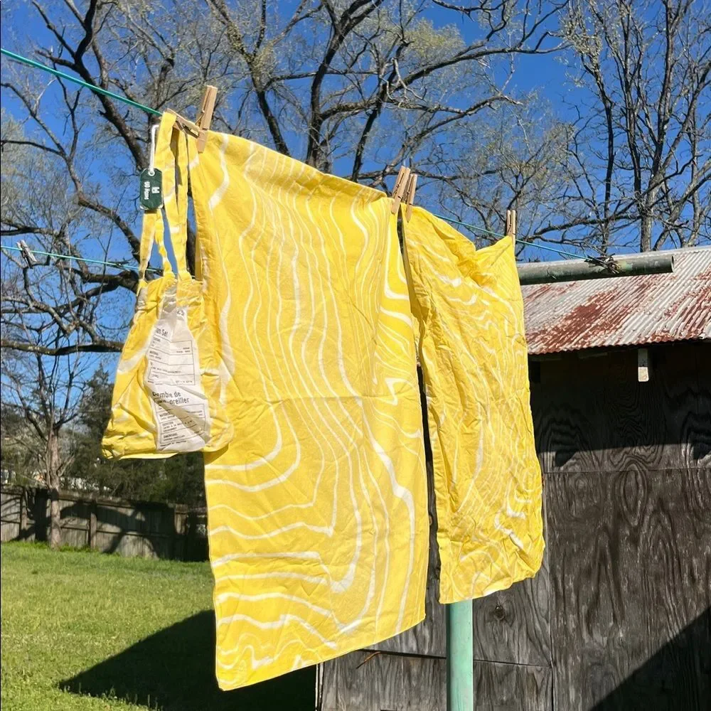 UO Lucas Marble Sham Set in Vibrant Yellow & White Swirl Pattern Standard Size